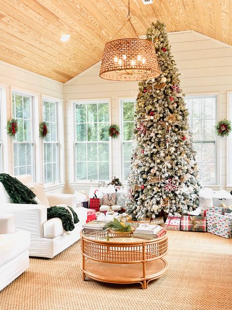 Sunroom Chandelier, Sunroom Lighting Fixture, Christmas Decor Sunroom, Sunroom Chandelier Ideas, Christmas Tree In Sunroom, Sunroom Christmas Tree, Sunroom Christmas Decorating Ideas, Christmas Sunroom, Sunroom Christmas Decor