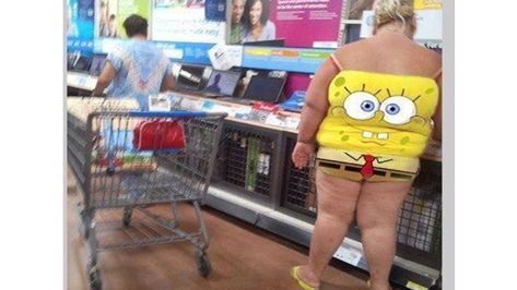 20 People Who Didn’t Think Before They Left the House - Gallery Fashion Fail, Walmart Lustig, Spongebob Fashion, Walmart Funny, Classy People, Walmart Fashion, Crazy Outfits, 웃긴 사진, صور مضحكة