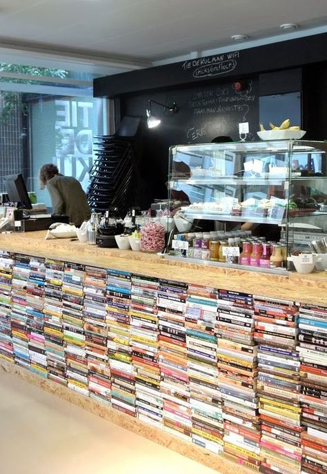 Bookshop Café, Bookstore Ideas, Bookstore Design, Library Cafe, Corner Cafe, Dream Cafe, Cool Bookshelves, Bookstore Cafe, Coffee Book