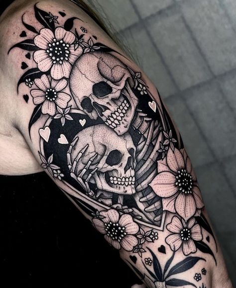 Skull Couple Tattoo, Rabe Tattoo, Halloween Tattoo Ideas, Gargoyle Tattoo, Feminine Skull Tattoos, Feminine Body, Christian Tattoo, Skull Sleeve Tattoos, Dandelion Tattoo