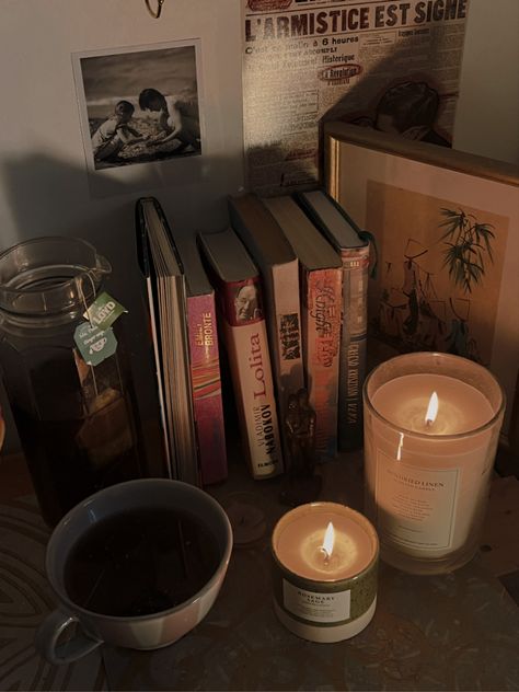 Fall Inspo Room Decor, Books On Nightstand Aesthetic, Autumn Aesthetic Living Room, Books And Candles Aesthetic, Moody Autumn Aesthetic, Fall Books Aesthetic, Fall Aesthetic Candles, Autumn Hygge Aesthetic, Autumn Candles Aesthetic