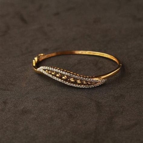 Gold Bracelet Simple, Gold Jewelry Outfits, Diamond Bracelet Design, Modern Gold Jewelry, Gold Jewelry Simple Necklace, Gold Jewelry Stores, Jewelry Bracelets Gold, Gold Bride Jewelry, Gold Rings Fashion