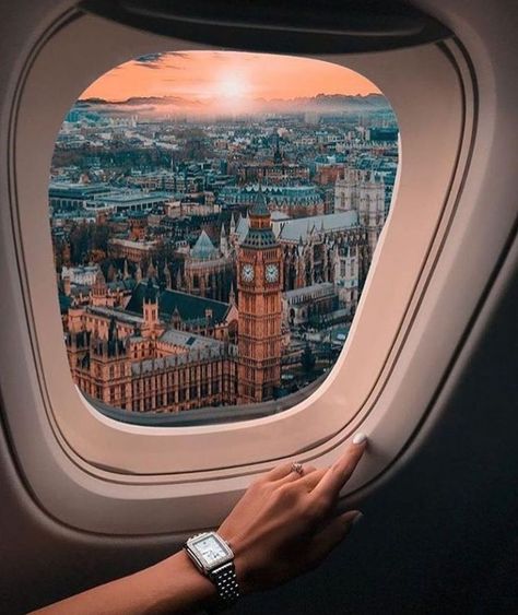 10 Long Haul Flight Essentials That You Need - Society19 UK Airplane Photography, Airplane Window, Couple Travel, Visiting England, Plane Travel, Winter Blues, Vacation Places, City Aesthetic, Future Life