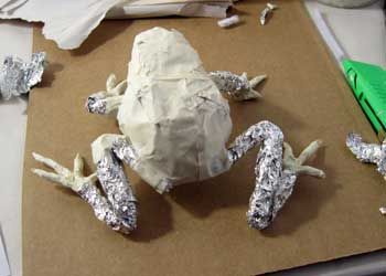 Paper Mache Frog, Hantverk Diy, Paper Mache Projects, Sculpture Lessons, Future Bedroom, Paper Mache Animals, Paper Mache Clay, Paper Mache Sculpture, Paper Mache Art