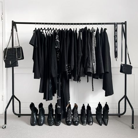 Black Capsule Wardrobe, Capsule Wardrobe 2020, Black Closet, Capsule Closet, Black Wardrobe, Capsule Wardrobe Outfits, Instagram Shopping, Fall Capsule Wardrobe, Total Black