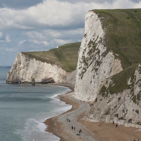 Dover Cliffs, Aesthetic England, Dover England, England Landscape, Invisible Life Of Addie Larue, Cliffs Of Dover, Durdle Door, Addie Larue, White Cliffs Of Dover