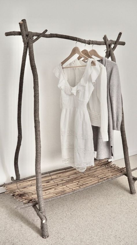 Makeshift Clothes Rack, Clothing Racks Diy, Diy Wooden Rack, Diy Hangers Clothes, Diy Cloth Rack, Diy Clothes Rack Easy, Diy Cloth Hanger, Diy Clothes Rack Wood, Clothing Rack Diy