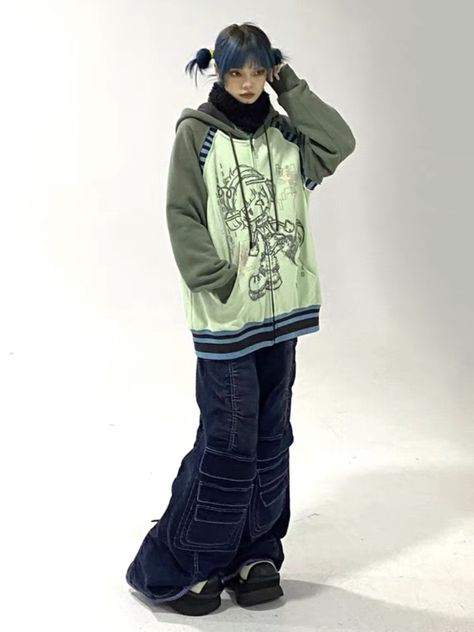 Grunge Outfits Y2k, Vintage Headphones, Japanese 90s, Chinese Streetwear, Japanese Y2k, 2000s Japanese Fashion, Outfits 90s, Early 2000s Fashion, Chinese Fashion