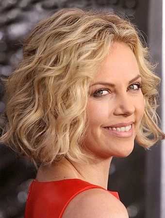 Choppy Bob Hairstyles5 Loose Spiral Perm, Kręcony Bob, Fine Wavy Hair, Loose Wave Perm, Trendy We Fryzurach, Spiral Perm, Short Permed Hair, Tan Skin Blonde Hair, Fine Curly Hair