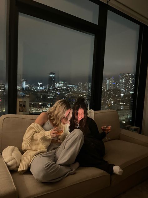 #citylife #chicago #bestfriend Living With Friends Apartments, House With Best Friend, Living With Best Friend Apartment Aesthetic, Vision Board Chicago, Living With Bestie, La Life Aesthetic, Living With Best Friend Aesthetic, Best Friend Living Together, Friends In Apartment