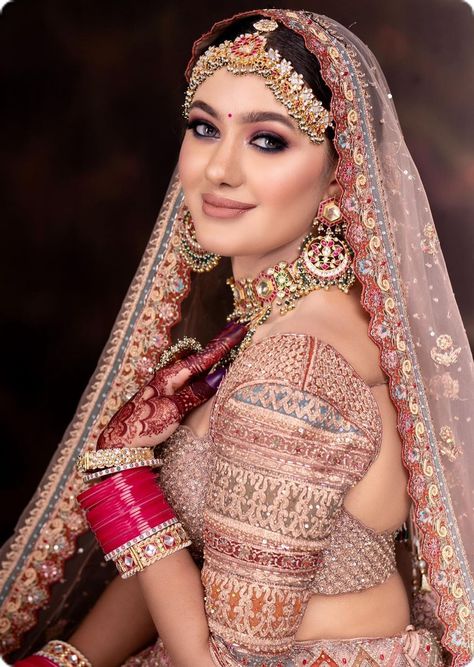 Bridal Makeup Pictures, Bride Fashion Photography, Rajasthani Bride, Indian Bride Poses, Indian Bride Makeup, Bride Photos Poses, Bridal Makeup Images, Indian Bridal Photos, Indian Bride Outfits