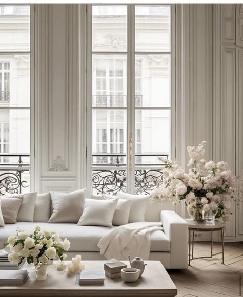 Parisian Style Interior, Parisian Interior Design, Parisian Living Room, Paris Interiors, Parisian Interior, French Apartment, Home Luxury, Parisian Apartment, Classic Interior