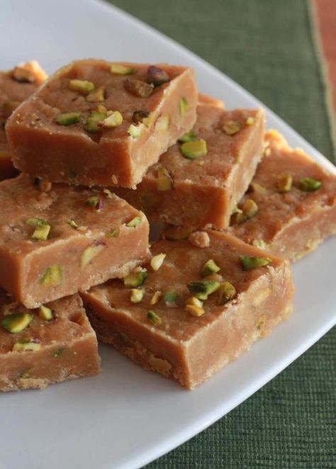 Besan Ki Barfi Pakistan garbanzo bean pistachio cardamom chickpea fudge dessert sweet Pistachio Fudge Recipe, Pakistani Sweets, Pistachio Fudge, Pakistani Desserts, Pakistan Food, Fudge Dessert, Fried Fish Recipes, Pakistani Food, India Food