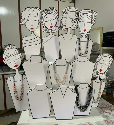 Jewelry Display Stands Diy, Necklace Stand Diy, Necklace Packaging Ideas, Jewellery Display Ideas Shops, Jewellery Display Ideas, Diy Necklace Display Stand, Jewelry Shop Display, Stall Display, Craft Market Display