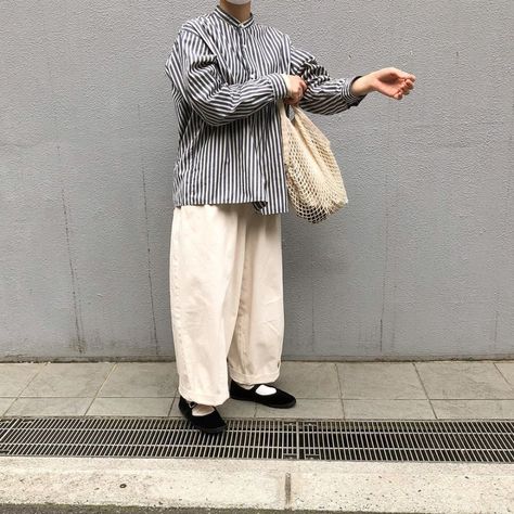 Japanese Unisex Fashion, Minimalist Fashion Japanese, Oversized Womens Fashion, Muji Style Outfit, Japanese Street Style 2023, Muji Lookbook, Muji Fashion Woman, Japanese Brands Fashion, Muji Outfit Style Women