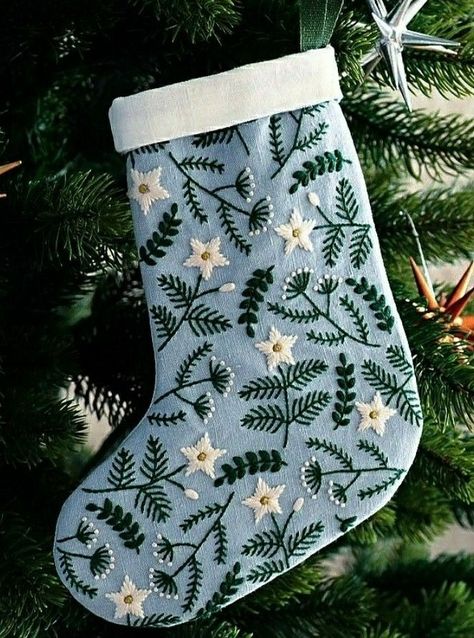 Embroidered Stockings, Winter Embroidery, Felt Christmas Stockings, Stocking Designs, Christmas Stockings Diy, Christmas Embroidery Patterns, Embroidery Christmas, Homemade Holiday, Xmas Diy