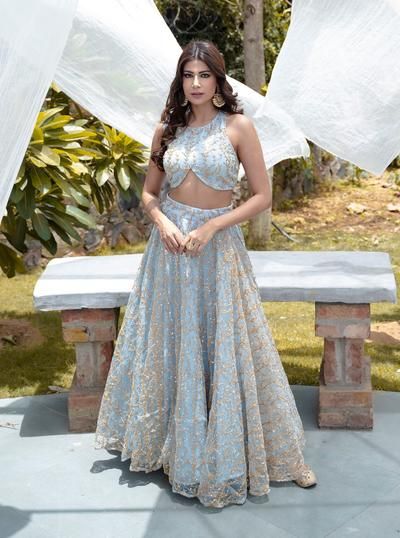 Crop Top With Skirt, Lengha Blouse Designs, Choli Blouse Design, Sleeveless Blouse Designs, Top With Skirt, Crop Top Lehenga, Embroidered Crop Top, Lehenga Designs Simple, Backless Blouse Designs