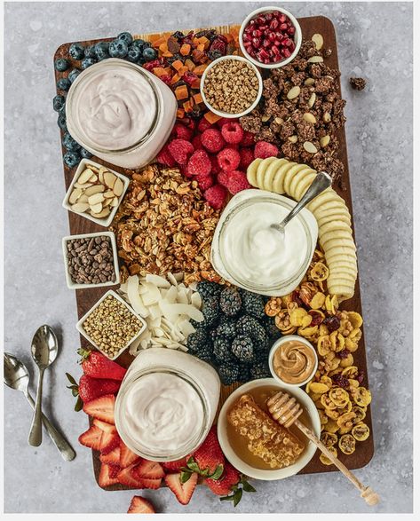 Parfait Board, Yogurt Parfait Bar, Mom Brunch, Breakfast Brunch Party, Parfait Bar, Breakfast Parfait, Thanksgiving Brunch, Bite Size Snacks, Charcuterie Board Ideas