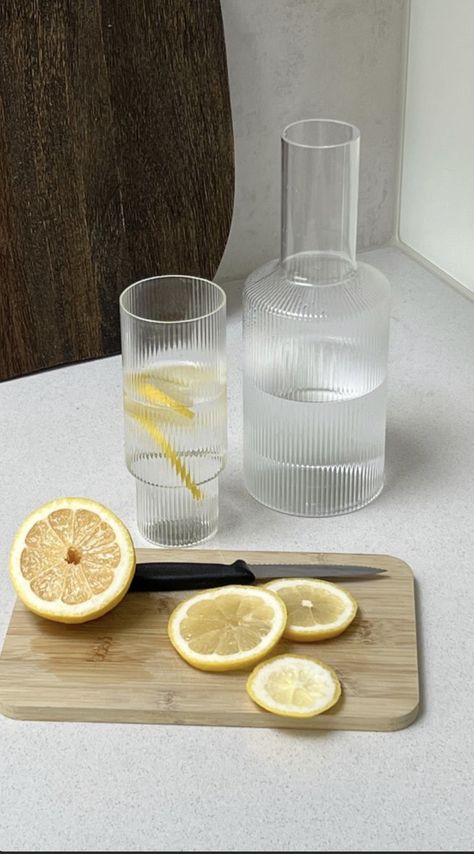 Water Aesthetic, Kitchen Glass, Whiskey Cocktails, Drink More Water, Iced Coffee Cup, Healthy Lifestyle Inspiration, Detox Water, Glass Straws, Lemon Water