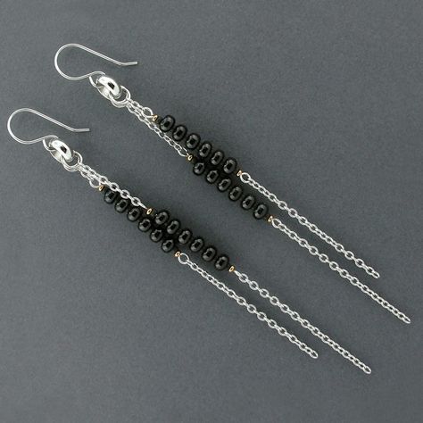 Tube Bead Earrings, Easy Jewelry Making Ideas, Black And Silver Earrings, Diy Earrings Materials, Black Dangle Earrings, Diy Earrings Easy, Gold Bead Earrings, Resin Jewelry Diy, Chain Fringe