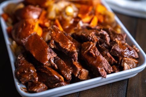 Balsamic Onion Pot Roast | 12 Tomatoes Pot Roast With Balsamic Vinegar, Twelve Tomatoes, Pot Roast Gravy, Balsamic Pot Roast, Roast Gravy, Classic Pot Roast, Balsamic Onions, Beef Steak Recipes, Beef Roast