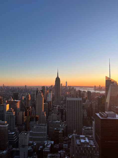 new york city manhattan view top of the rock skyline New York Top Of The Rock, New York Lifestyle, New York Landscape, Aesthetic New York, Summer In Nyc, Manhattan City, New York City Manhattan, Nyc Aesthetic, Nyc Skyline