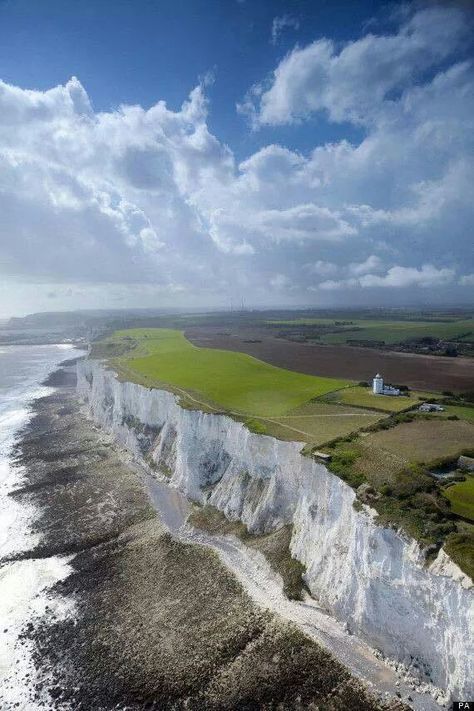 White cliffsof Dover Cliffs Of Dover, White Cliffs Of Dover, White Cliffs, Drawing Hair, Voyage Europe, European Tour, England Travel, Places Around The World, The Coast