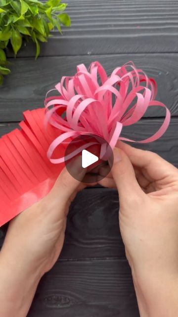 Diy Flowers Construction Paper, Scrapbook Paper Flowers Diy, What To Do With Paper Flowers, Decorating With Paper Flowers, Paper Bouquet Diy Easy, Paper Flower Backdrop Ideas, Giant Paper Flowers Diy Easy, Diy Paper Birthday Decorations, Homemade Flowers Paper