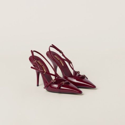 𝐒𝐀𝐅.🝮 on X: "These cherry red MiuMiu buckle sling-backs are what I dream of at night. https://t.co/05wkR0WdBI" / X Miu Miu Heels, Dr Shoes, Shoes Heels Classy, Heels Classy, Fancy Shoes, Shoe Inspo, Aesthetic Shoes, Red High, Red Heels