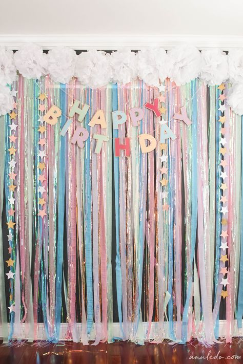 Streamers Party Decorations, Unicorn Themed Birthday Party Backdrop, Rainbow Birthday Party Decorations Diy, Tissue Backdrop, Birthday Backdrop Ideas Diy, Tissue Paper Backdrop, Diy Streamer Backdrop, Rainbow Unicorn Birthday Party Decorations, Diy Party Backdrop