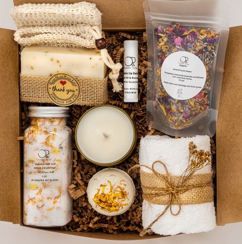 Organic Gift Box Ideas, Spa Gift Set Packaging, Pamper Set Gift Ideas, Pamper Box For Women, Diy Beauty Box Gift Ideas, Spa Gift Wrapping Ideas, Bath Gift Box Ideas, Gift Basket Self Care, Gift Boxes To Sell