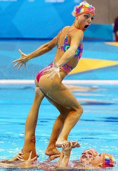 If it feels good ~ 16 Funny Pics & Memes Weird Photos Funny, Weird Funny Photos, Pool Pic, Weird Pics, Funny Photo Memes, Weird Memes, Indian Funny, Synchronized Swimming, Perfectly Timed Photos