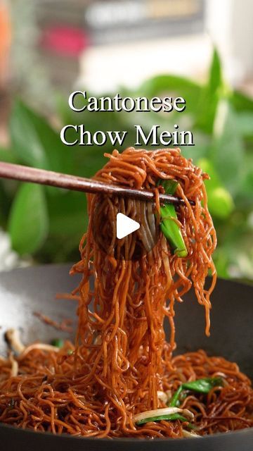 Mei & Kyong | Two Plaid Aprons on Instagram: "15 Minute Chow Mein

The full recipe is on our blog (twoplaidaprons.com) LlNK is in our BlO! Just type "CHOW” in the search❤️

#chowmein #takeout #noodles #recipes #easyrecipes #cookingathome" Chowmein Recipes Easy, How To Make Chow Mein Noodles, Chowmein Recipe Chow Mein, Chowmein Chinese, Takeout Noodles, Chowmein Noodles, Beef Chow Mein, Plaid Apron, Chow Mein Recipe