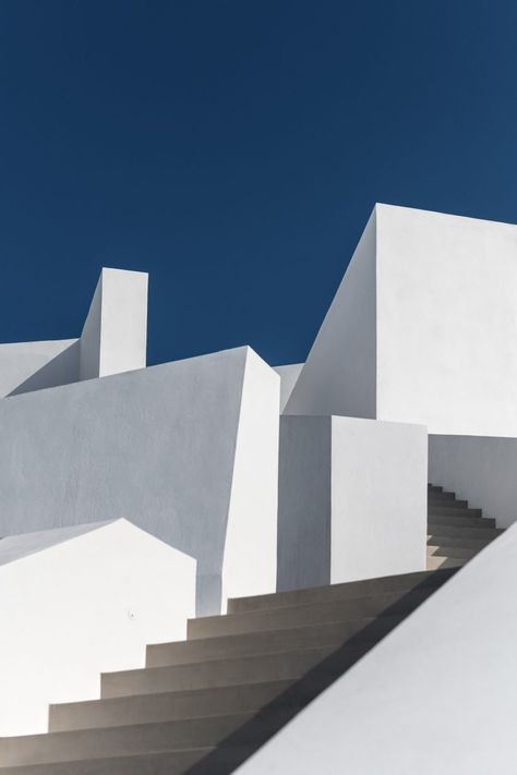 Saint Hotel on the coast of Santorini has rooms in white-painted caves White And Blue Wallpaper, Blue White Painting, Architectural Wallpaper, Arquitectura Wallpaper, Wallpaper Architecture, Blue Architecture, Room Minimal, Painting Architecture, Santorini Hotels