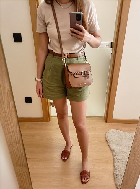 #summeroutfit #shorts #outfit #green #beige #brown #neutral Olive Shorts Outfit, Casual Shorts Outfit, Pattern Outfits, Olive Shorts, Shorts Outfits Women, Cream Shorts, Shorts Outfit, Autumn Leaf, Outfit Women