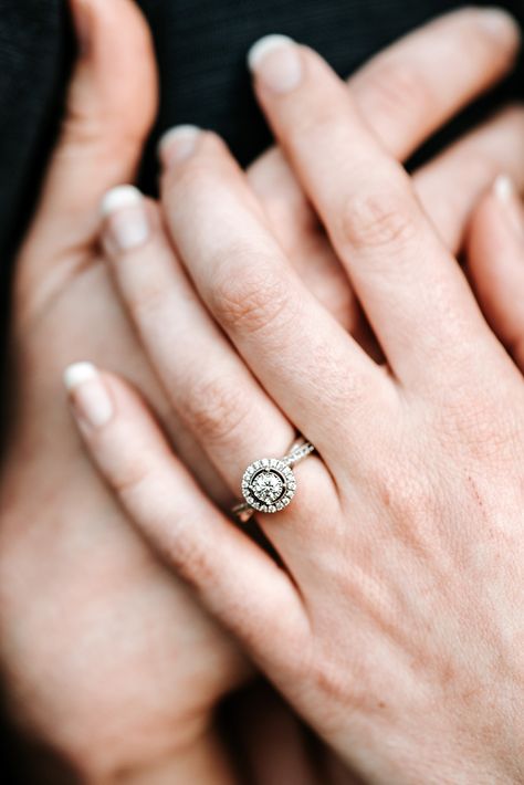 Engagement Ring Trends, Couple Ring Design, Trending Engagement Rings, Diamond Rings Design, Ring Trends, Round Engagement Rings, Gold Rings Fashion, Gold Ring Designs, Wedding Forward