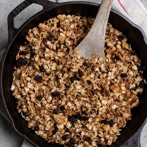 6-Ingredient Stovetop Granola (Oil & Gluten-free) Pan Granola, Gluten Free Funnel Cake, Stovetop Granola, Gluten Recipes, Oatmeal Granola, How To Make Granola, Breakfast Vegan, Crunchy Granola, Breakfast Food List