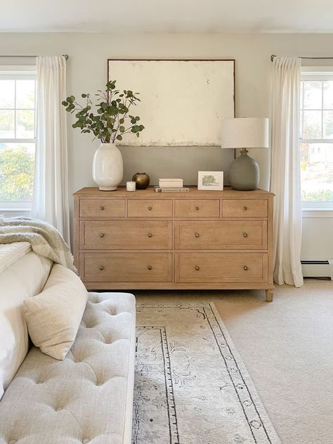 Whether you’re looking for understated elegance or casual these 20 neutral bedroom decor ideas are sure to inspire. Neutral Bedroom Decor, Decor Ideas Bedroom, Creative Bedroom, Neutral Bedroom, Master Bedrooms Decor, Remodel Bedroom, A Living Room, Modern Bed, Bed Room