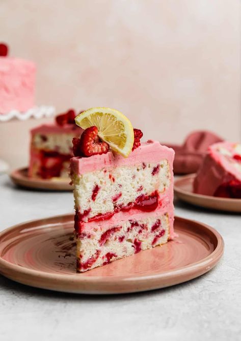 Raspberry Cake Filling, Lemon Raspberry Cake, Raspberry Cake Recipes, Raspberry Lemon Cakes, Delicious Lemon Cake, Moist Lemon Cake, Raspberry Buttercream, Cake Layers, Raspberry Sauce