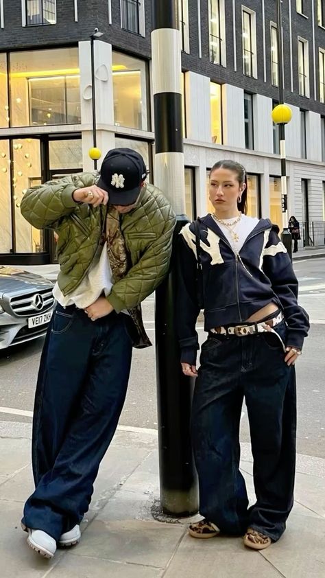 Drippy Couple, Couple Streetwear Outfits, Streetwear Couple Street Style, Couple Fits Streetwear, Duo Instagram Pictures, Duo Outfits Best Friends, Berlin Fashion Streetstyle, Duo Pose Ideas, Streetwear Fashion Couple