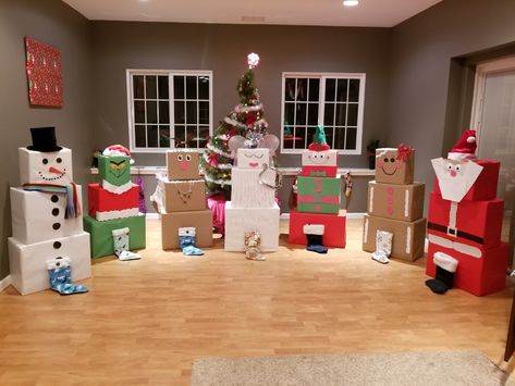 2018 Fun way to wrap kids gifts with this Christmas wrapping idea..Saw Christmas presents wrapped in the shapes of snowmen but with 7 children, I wanted to wrap them all in different "Christmassy" themes. So I came up with these different characters. Grinch, snowman, angel, elf, santa, gingerbread, reindeer. Snowman Xmas Presents, Snowmen Wrapping Ideas, Christmas Present Snowman Idea, Wrapping Santa Gifts Kids, Cute Ways To Wrap Kids Christmas Gifts, Christmas Presents From Santa, Christmas Gift Snowman, Snowman Christmas Wrapping Ideas, Snowmen Christmas Presents