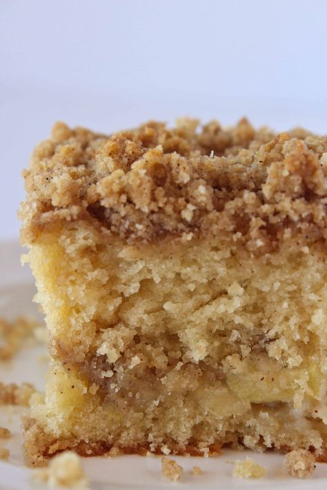 Apple Crumb Cake Recipe, Apple Crumb Cake, Desserts Apple, Fall Desserts Apple, Apple Crumb Cakes, Apples And Cinnamon, Crumb Cake Recipe, Apple Crumb, Apple Cake Recipes