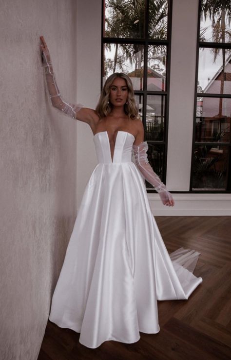 Fitted Wedding Gown, Mikado Fabric, Satin Wedding Dresses, Elegant Ball Gowns, Wedding Design Decoration, Wedding Dresses Satin, Satin Wedding Dress, Luxury Wedding Dress, Satin Wedding