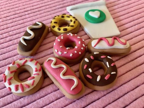 Cincin Diy, Easy Polymer Clay, Hanging Craft Ideas, Clay Crafts For Kids, Creative Juice, Kids Clay, Clay Magnets, Desain Buklet, Hanging Craft