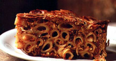 This is Malta's answer to the classic Italian timpano. Maltese Recipes Malta, Macaroni Pie, Malta Food, Maltese Recipes, Baked Pasta, Baked Macaroni, Puff Pastry Recipes, European Food, Pastry Recipes