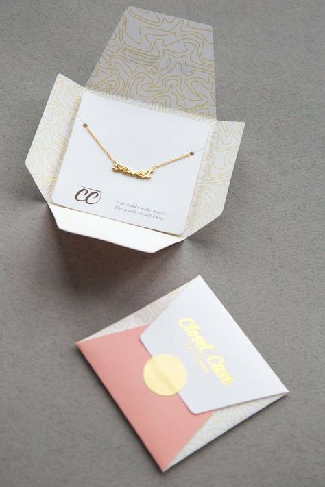 Gold Closet, Linen Packaging, Jewelry Packaging Diy, Seni Resin, Packaging Design Ideas, Jewelry Packaging Design, Bracelet Packaging, Idee Cricut, Packaging Diy