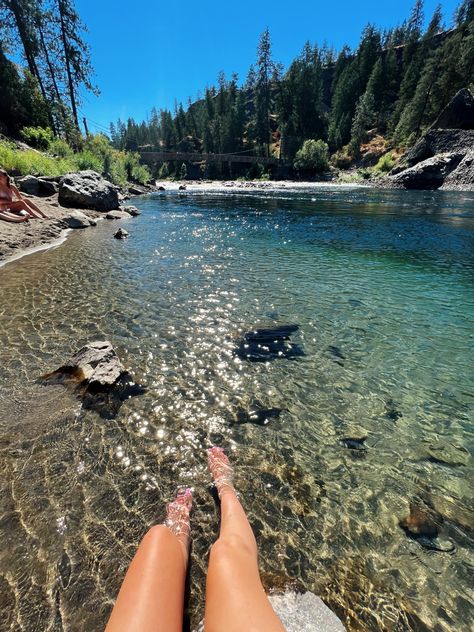 Travel Washington State, Nature Summer Aesthetic, Summer In Washington State, Mountain Summer Aesthetic, Summer In Mountains, River Pictures Aesthetic, River Girl Aesthetic, Pnw Summer Aesthetic, Aesthetic River Pictures