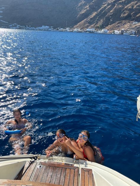 Europe Boat Aesthetic, Greece Yacht Aesthetic, Yacht Inspo Pics, Boat Day Aesthetic Friends, Endless Summer Vacation Aesthetic, Summer On A Boat, Boat Days Aesthetic, Boat Summer Aesthetic, Greece Boat Aesthetic