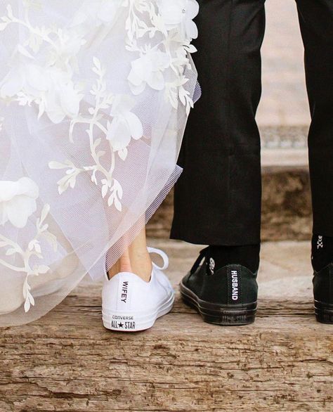 💕 • Instagram Office Corporate, Wedding Diary, Wedding Sneakers, Wedding Boots, Luxury Wedding Venues, Brides Magazine, Styl Boho, Julia Roberts, Star Wedding