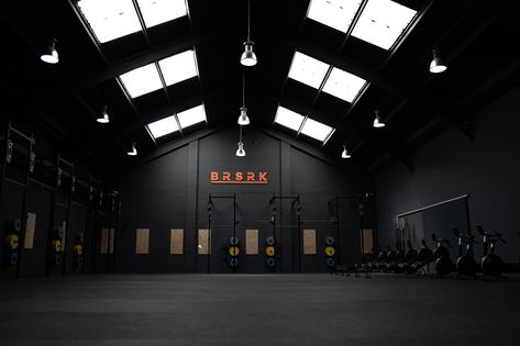 Berserk = Out of control with excitement @crossfitberserk is an 11,900-square-foot facility kitted out with everything from Goliath wall-mounted rigs, seamless floors, branded wall ball targets and more! This is a stand-out facility that anyone would be lucky to have as their CrossFit gym! 🔥 #BuiltBetter #BLKBOX #crossfit Crossfit Studio, Barn Gym, Gym Layout, Gym Branding, Gym Design Interior, Crossfit Box, Mma Gym, Basement Gym, Gym Interior